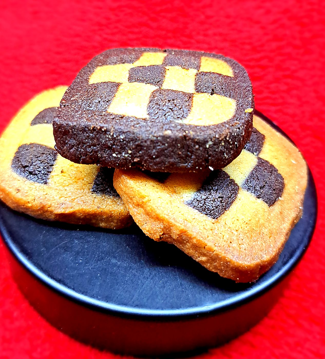 Chocolate and vanilla checkerboard cookies